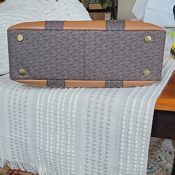 Purse - Picture 6 of 13